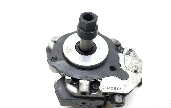 BMW 5 E60 E61 Fuel injection high pressure pump 7798333 3001082