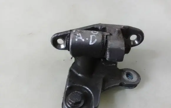 Mercedes-Benz B W245 Rear door lower hinge