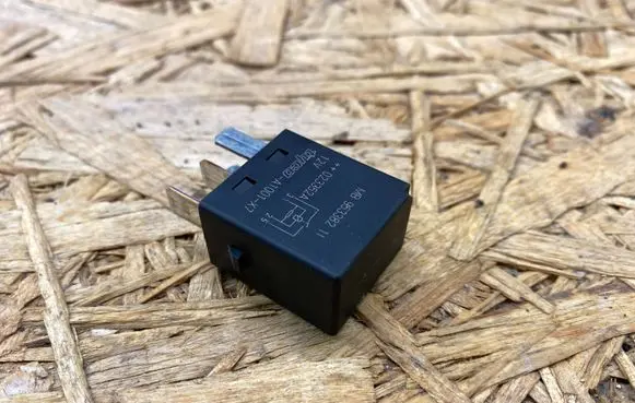 Volvo S40, V40 Other relay MB953382 023352A A1001X7
