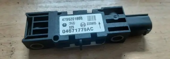 Jeep Cherokee Airbag deployment crash/impact sensor 04671779AC