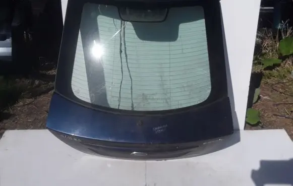 Ford Mondeo MK II Tailgate/trunk/boot lid