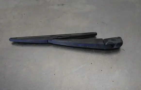 Suzuki Grand Vitara II Rear wiper blade arm 