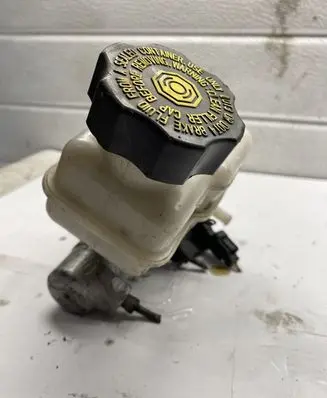 KIA Sorento Master brake cylinder SJ10