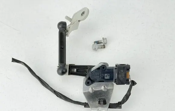 BMW i4 Rear air suspension level height sensor 6895466 6895649