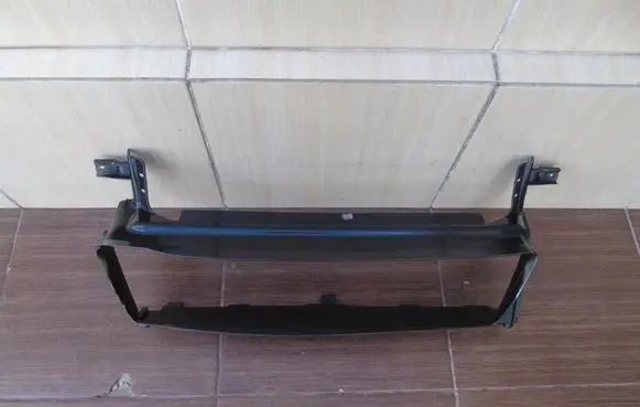 Volvo V50 Intercooler air channel guide 