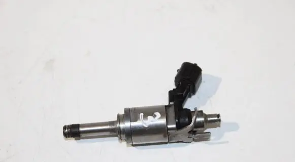 Renault Megane III Fuel injector H8201141604 4350R0060
