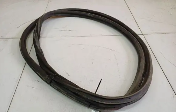 Opel Corsa D Rubber seal front coupe door 