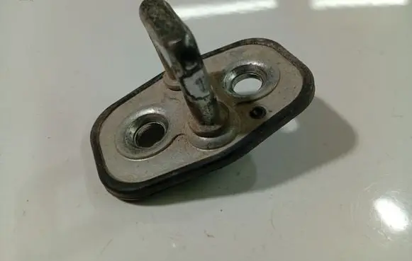 Peugeot Partner Front door lock loop/hook striker 9655466380