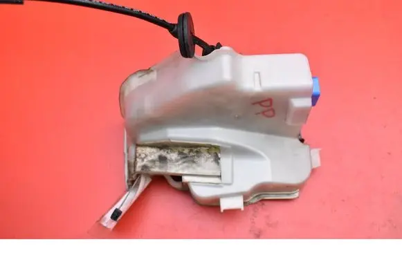 Volkswagen Golf Plus Front door lock 3D1837016AC