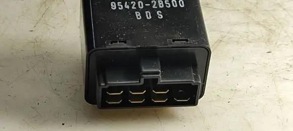 Hyundai Santa Fe Window wiper relay 954202B500