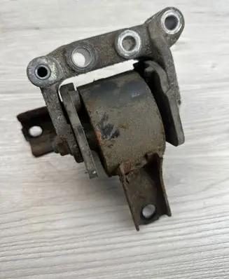 Engine mount bracket