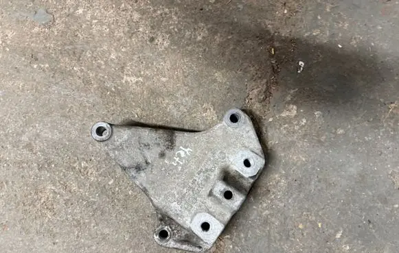 Skoda Yeti (5L) Engine mounting bracket 1K0199117BB
