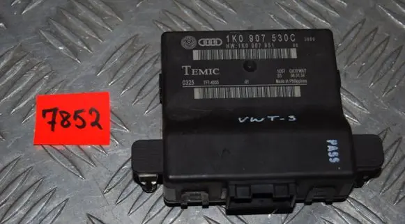Audi A3 S3 8P Gateway control module 1K0907530C