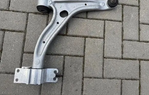 Mercedes-Benz A W176 Front control arm 2463330400 A2463304800