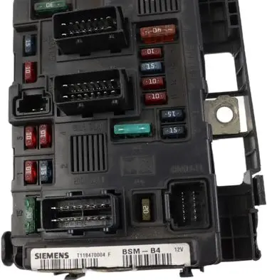 Citroen Xsara Picasso Fuse module T118470004F 9643498780 BSMB4