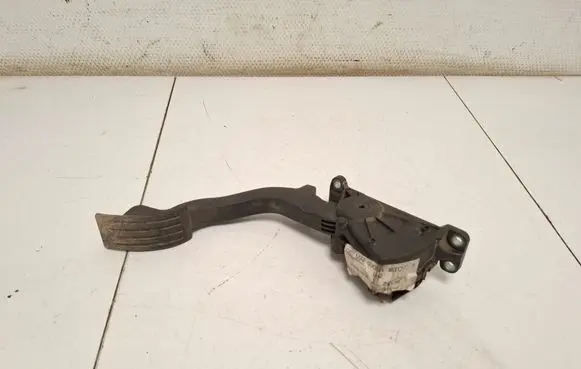 Ford C-MAX I Accelerator throttle pedal 3M519F836AF