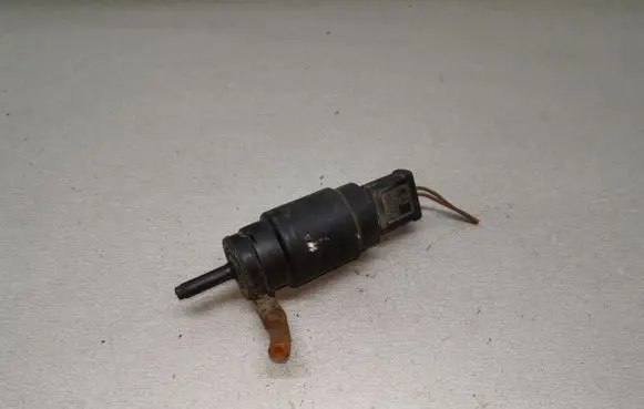 Mercedes-Benz C W202 Windscreen/windshield washer pump 2028690121