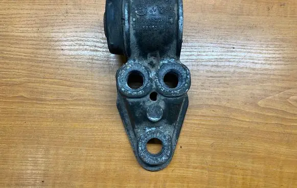 Volkswagen PASSAT B5.5 Rear axle beam mounts housing 4B0501522E 8E0501522H 4B0501521E