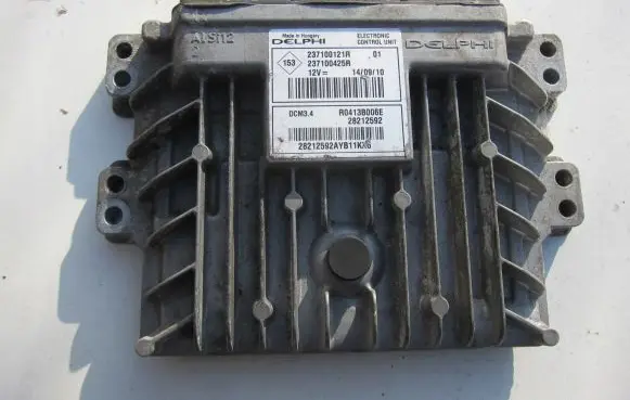Renault Megane III Engine control unit/module 237100425R