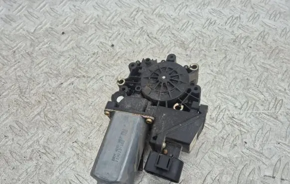 Audi A8 S8 D2 4D Rear door window regulator motor 4D0959801F 0536001402
