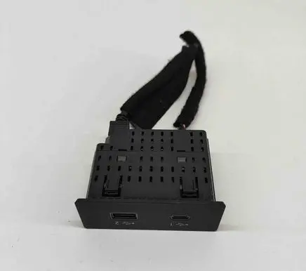 Nissan Qashqai J12 USB socket connector 284H36RA2A