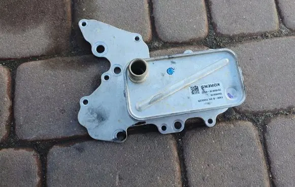 Opel Zafira C Engine oil radiator 55495019