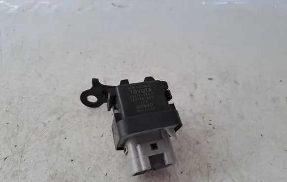 Toyota Avensis T270 Glow plug pre-heat relay 1567000671 2860126030 2861067010