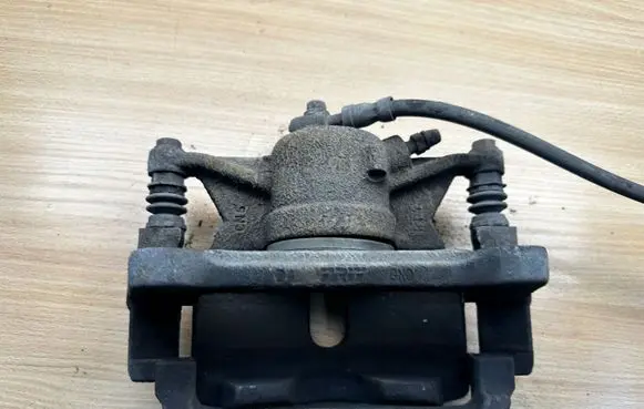 Volkswagen PASSAT B8 Front brake caliper