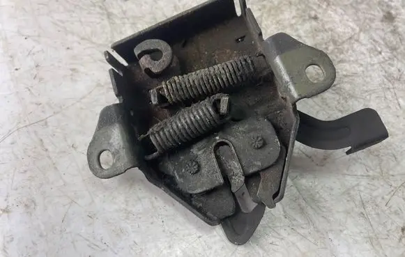 KIA Carens I Engine bonnet/hood lock/catch