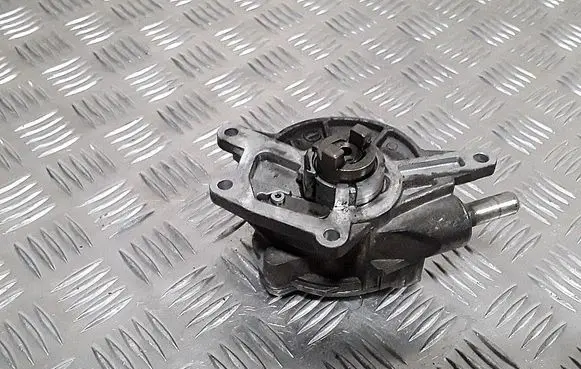 Mercedes-Benz E W211 Vacuum pump a6422300165