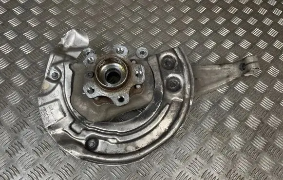 BMW 5 G30 G31 Front wheel hub 6871194 6861798