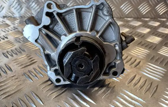Opel Zafira B Vacuum pump 55205446 729023030