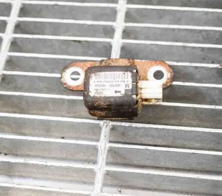 Suzuki Grand Vitara II Airbag deployment crash/impact sensor 3893065J00