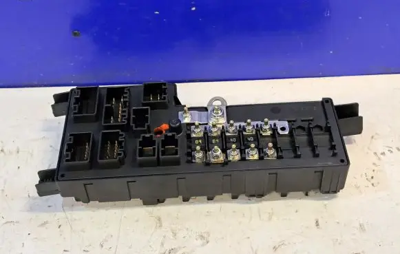Volvo XC90 Fuse module 30728008 518828108