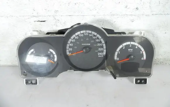 Dodge Nitro Speedometer (instrument cluster) 05172372AA