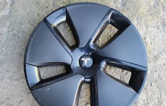 Tesla Model 3 R18 wheel hub/cap/trim 1044271-00-A