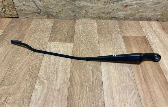 Volkswagen PASSAT B5 Front wiper blade arm 3B1955410