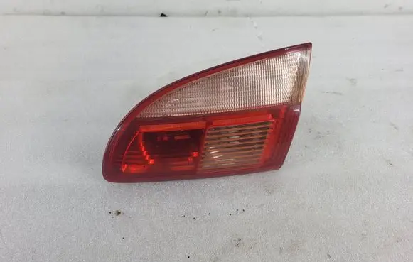 Toyota Avensis T220 Tailgate rear/tail lights 89022025