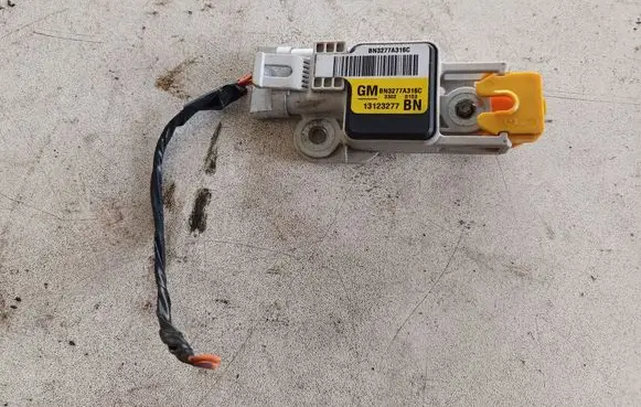 Opel Vectra C Airbag deployment crash/impact sensor 13123277BN