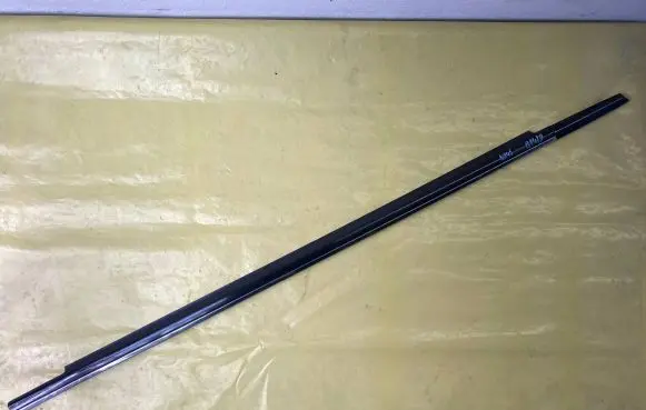 Mercedes-Benz B W245 Front door glass trim molding A1697200424 A1697251665
