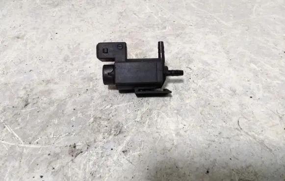 BMW 5 F10 F11 Vacuum valve 7810831 70231800