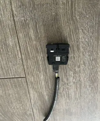 Honda CR-V Tailgate/boot open switch button M64747