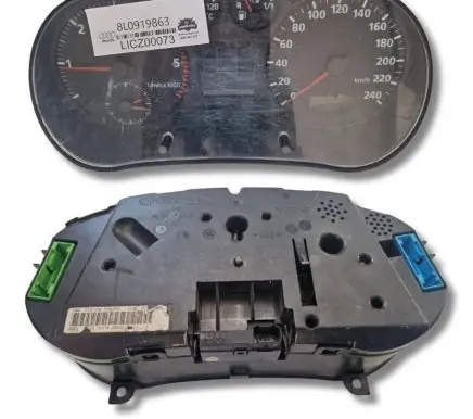 Audi A3 S3 8P Speedometer (instrument cluster) 8L0919863