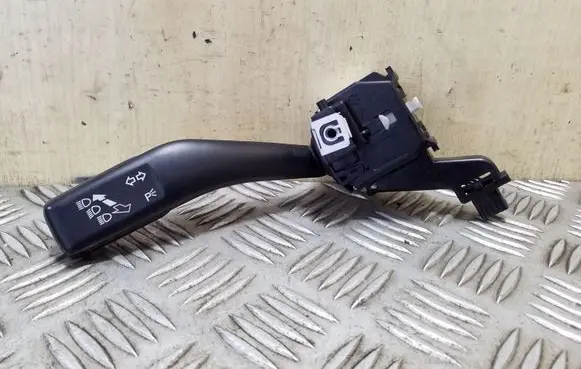 Volkswagen Tiguan Indicator stalk 1K0953513E