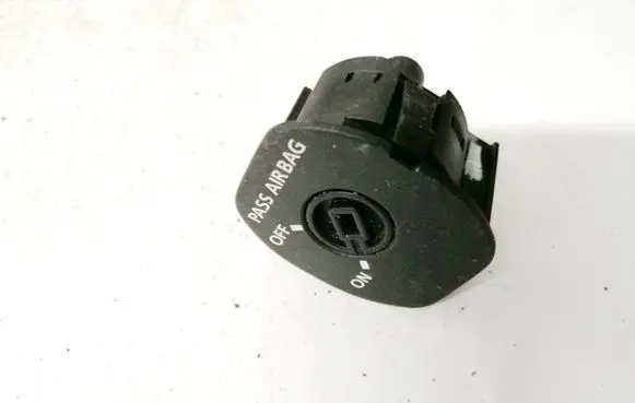 Passenger airbag on/off switch