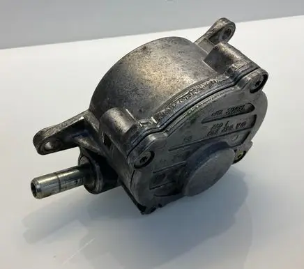 Mercedes-Benz CLS C219 Vacuum pump A6422300165 6422300165