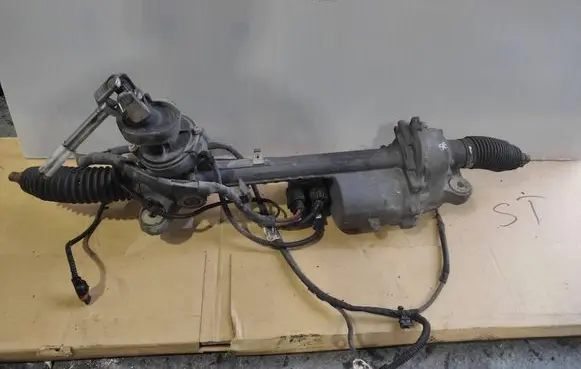 Volkswagen PASSAT B7 Steering rack 3C1423050K 5N1909144K 3C1423103H
