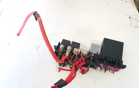 Volkswagen PASSAT B5 Fuse box set 8l0941822a 896083000