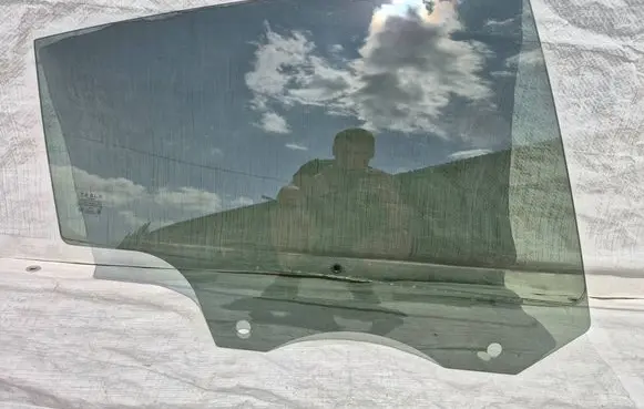 Tesla Model Y Rear door window glass 166651000C