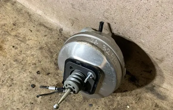 BMW 5 G30 G31 G38 Brake booster 6861210